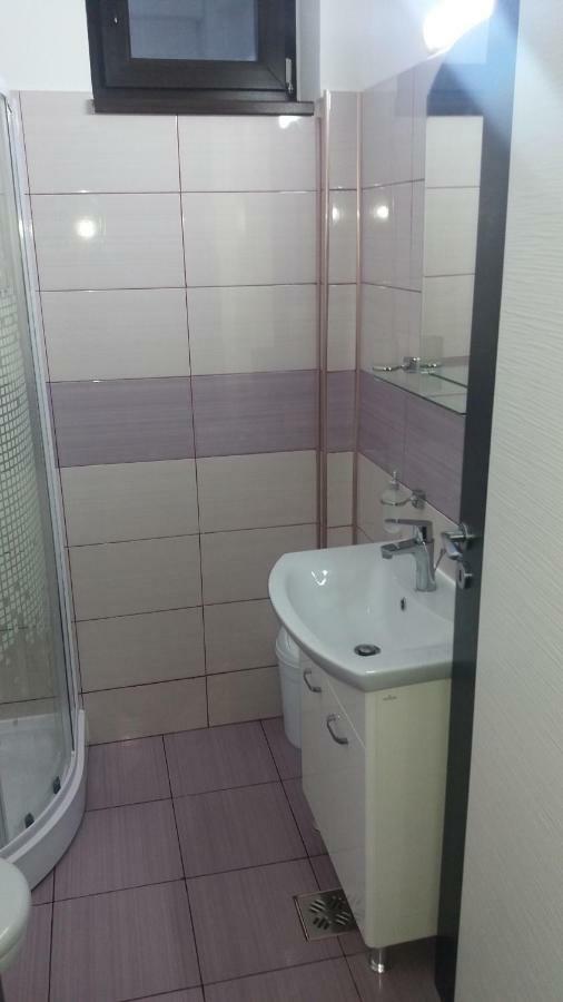 Apartament One Kazeboo นาโวดาริ ภายนอก รูปภาพ